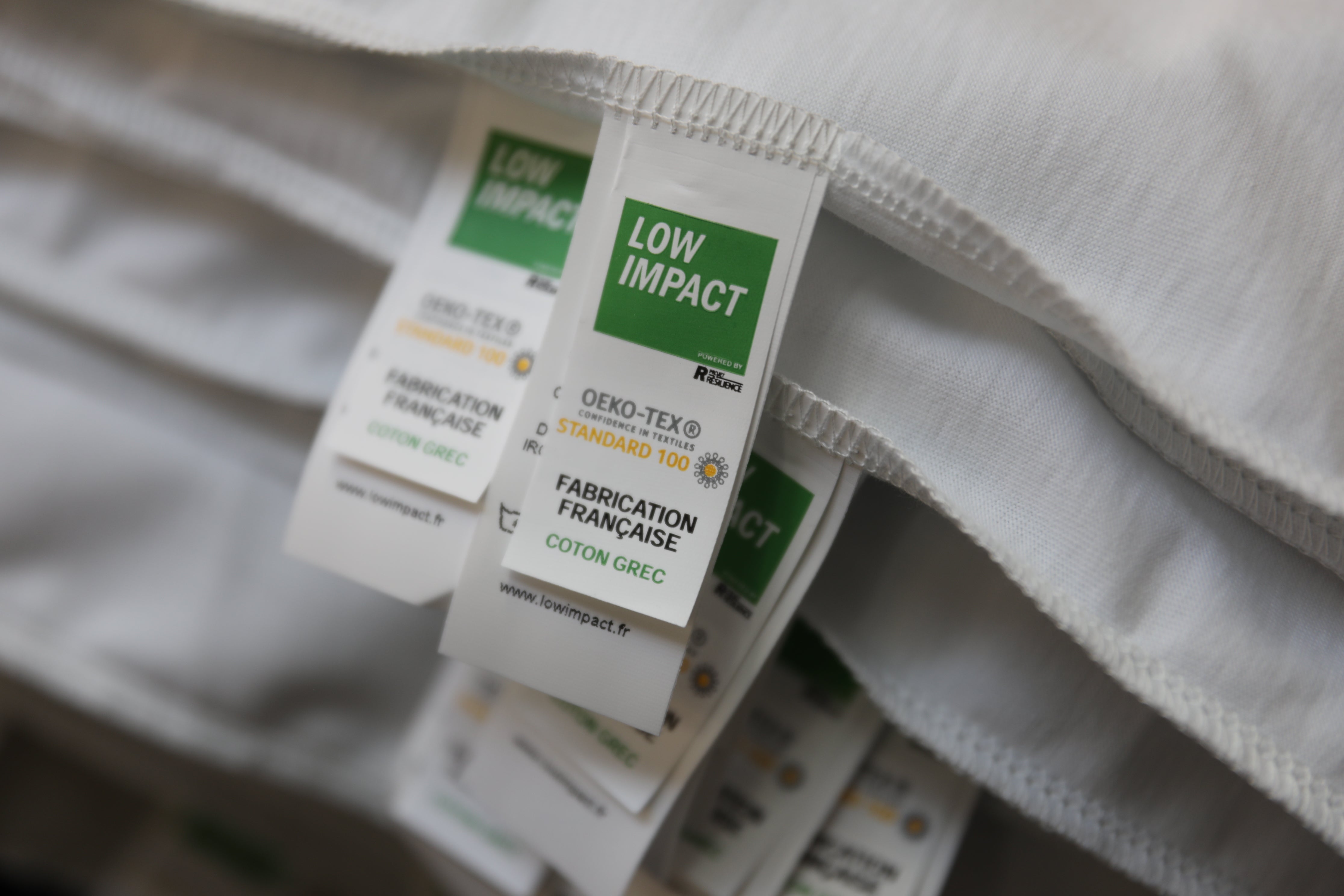 Nos tee-shirts sont labellisés LOW IMPACT - Ils parcourent moins de 5000 km contre 65000km en moyenne - Galinette en Provence